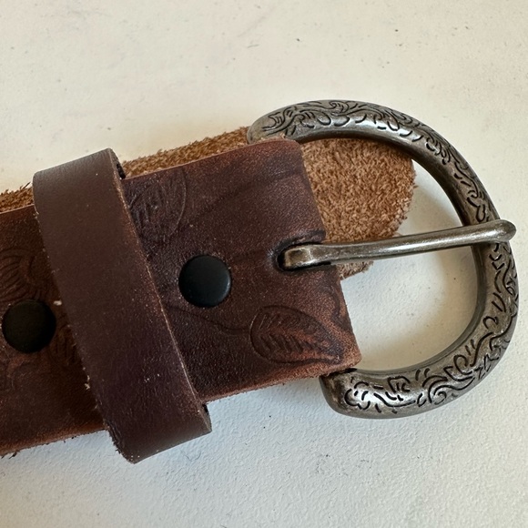 Hand tooled and beaded leather belt M brown 29-33in - Picture 4 of 6